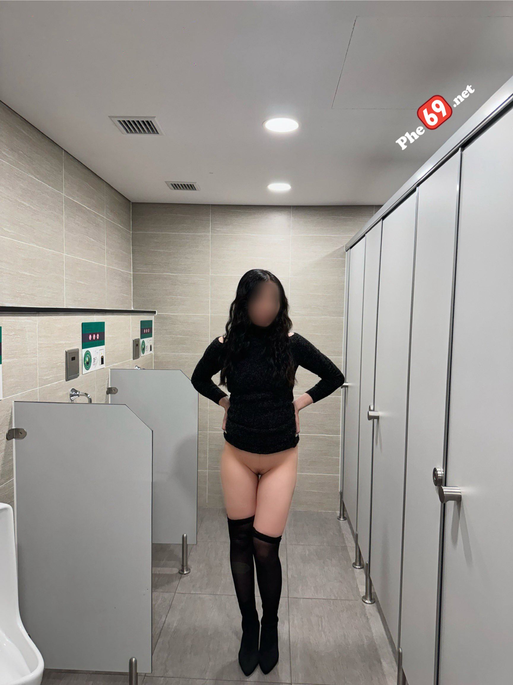 Clip sex vkcklananh9496 em Lan Anh say rượu vào nhầm Toilet Nam và bị hiếp dâm tập thể (Full Clip + Pic) 30 Clip sex vkcklananh9496 em Lan Anh say rượu vào nhầm Toilet Nam và bị hiếp dâm tập thể (Full Clip + Pic) - Hình 13